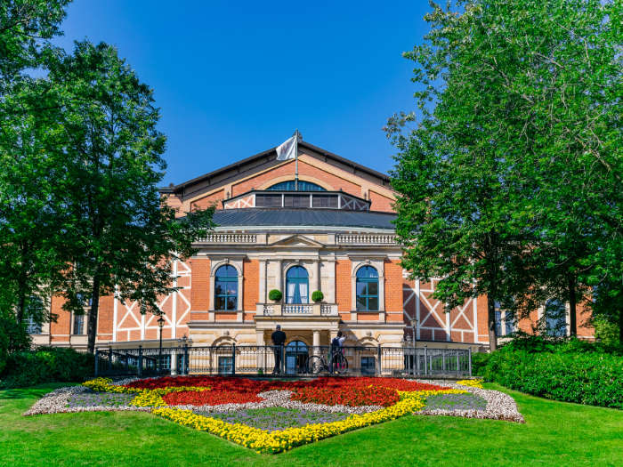 Festspielhaus und Gartenanlage