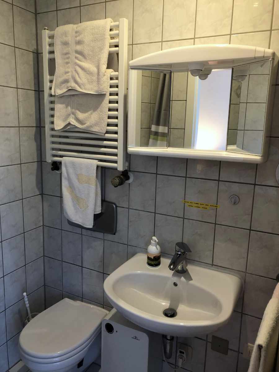 Badezimmer, Waschbecken, WC